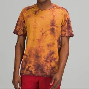 Lululemon Metal Vent Tech Short Sleeve Shirt 2.0 in a tie-dye Sie XS
